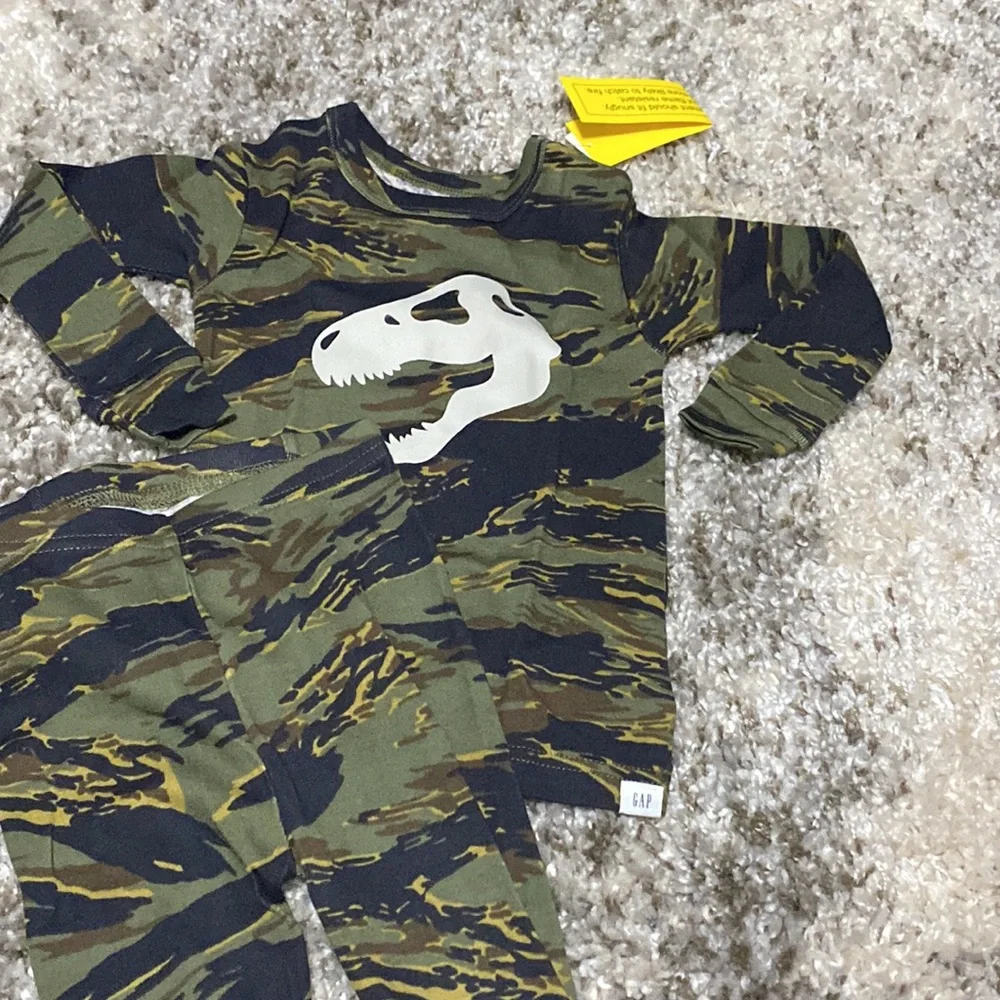 babyGap Baby Boy Camouflage Graphic Face Pajama Sleepwear Set 18-24 Months